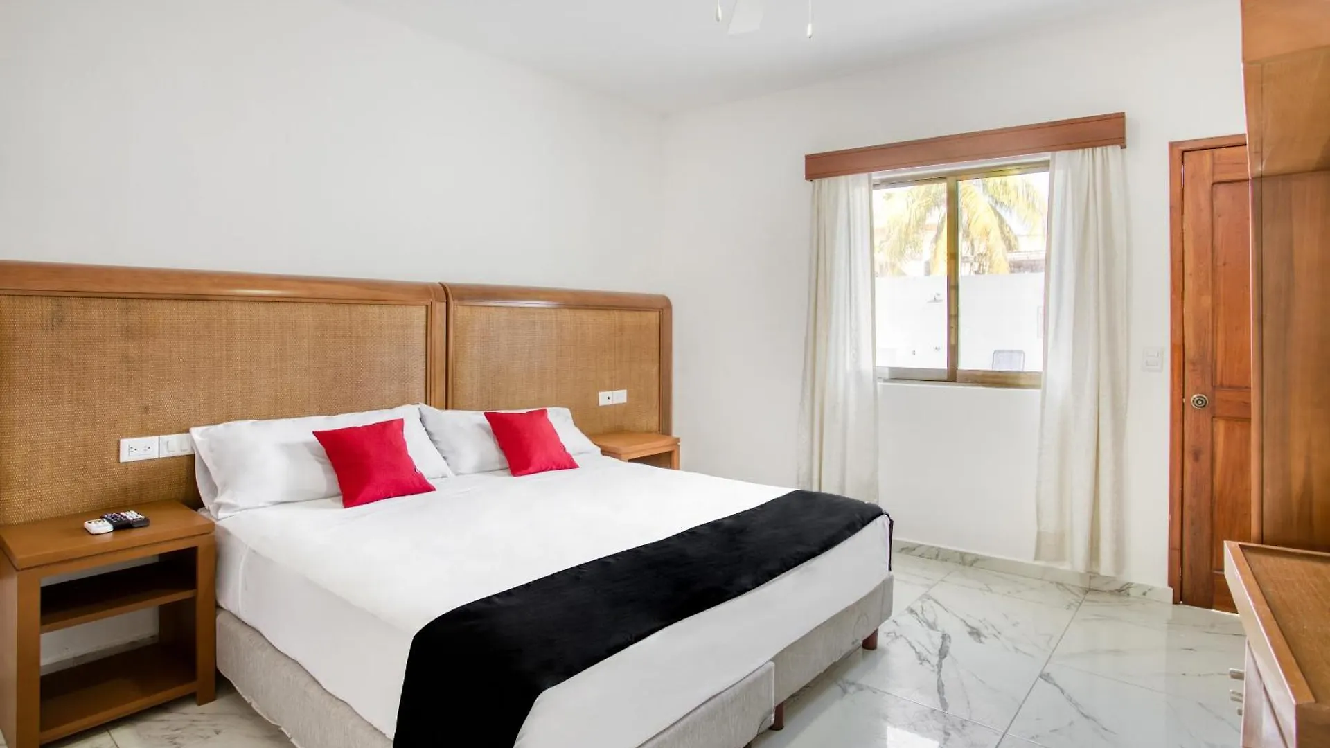 Capital O Hotel Yukon Playa del Carmen